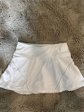 Never worn Mondetta White Circle Skater Tennis Skirt